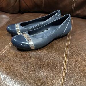 Crocs‎ Ballet Flats Patent Cap Toe Slip On Women's Size 8 Navy Silver GUC